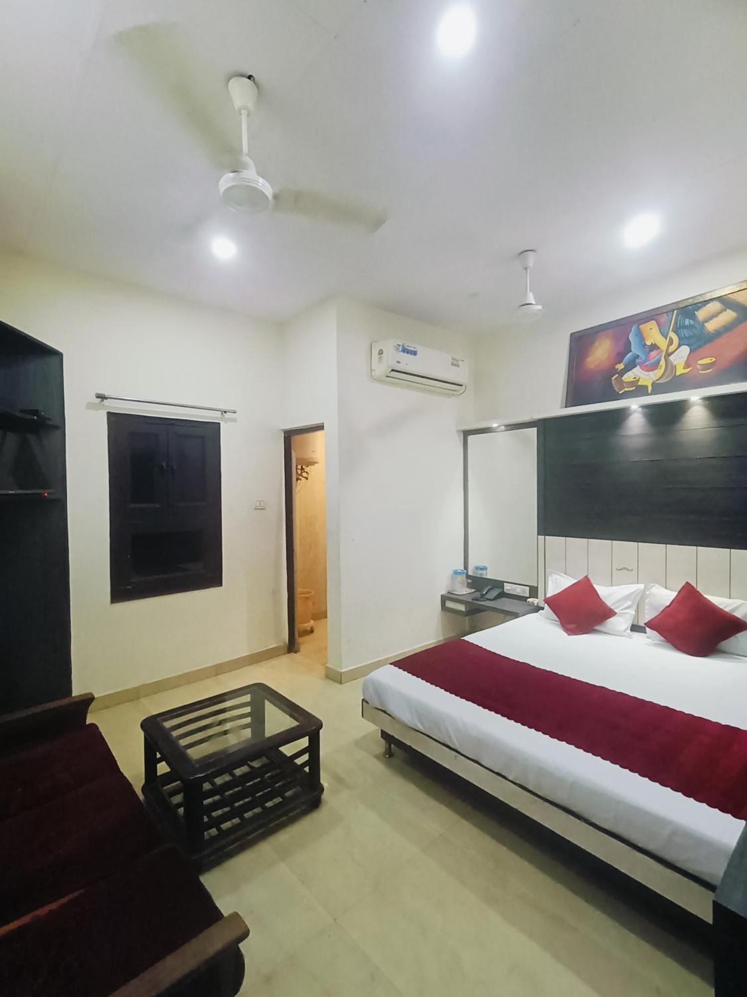 Hotel Hare Krishna Main Bazar Nueva Delhi Exterior foto
