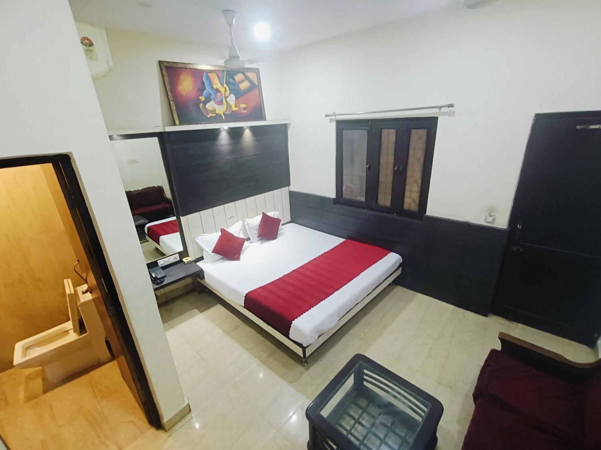 Hotel Hare Krishna Main Bazar Nueva Delhi Exterior foto