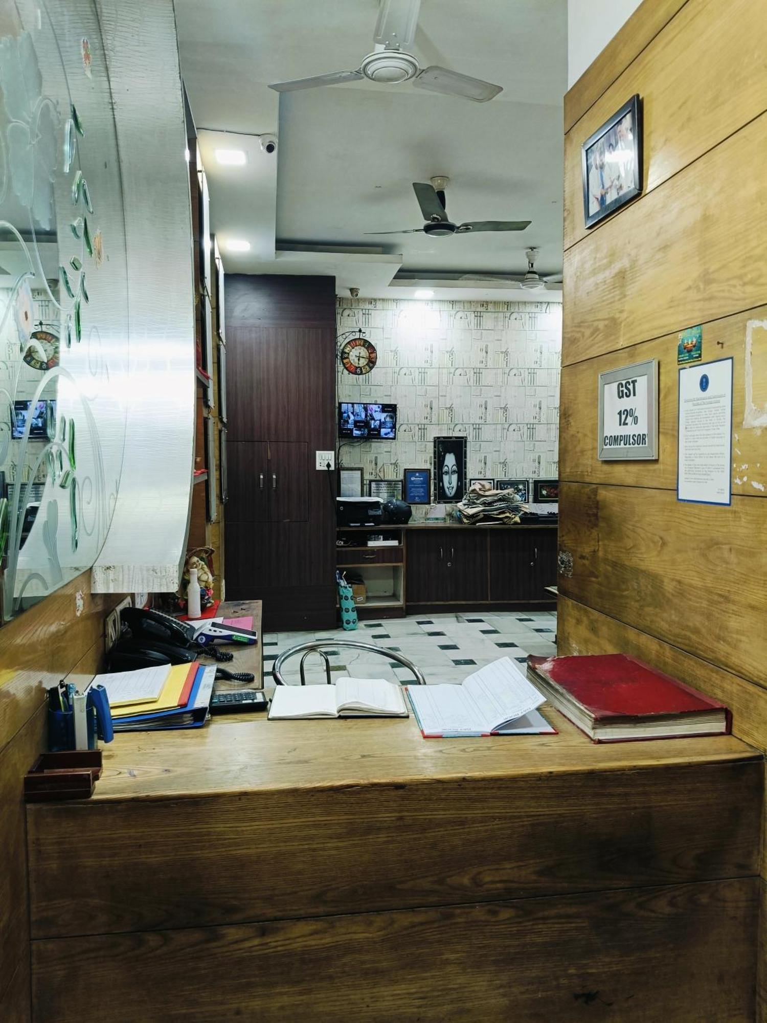 Hotel Hare Krishna Main Bazar Nueva Delhi Exterior foto
