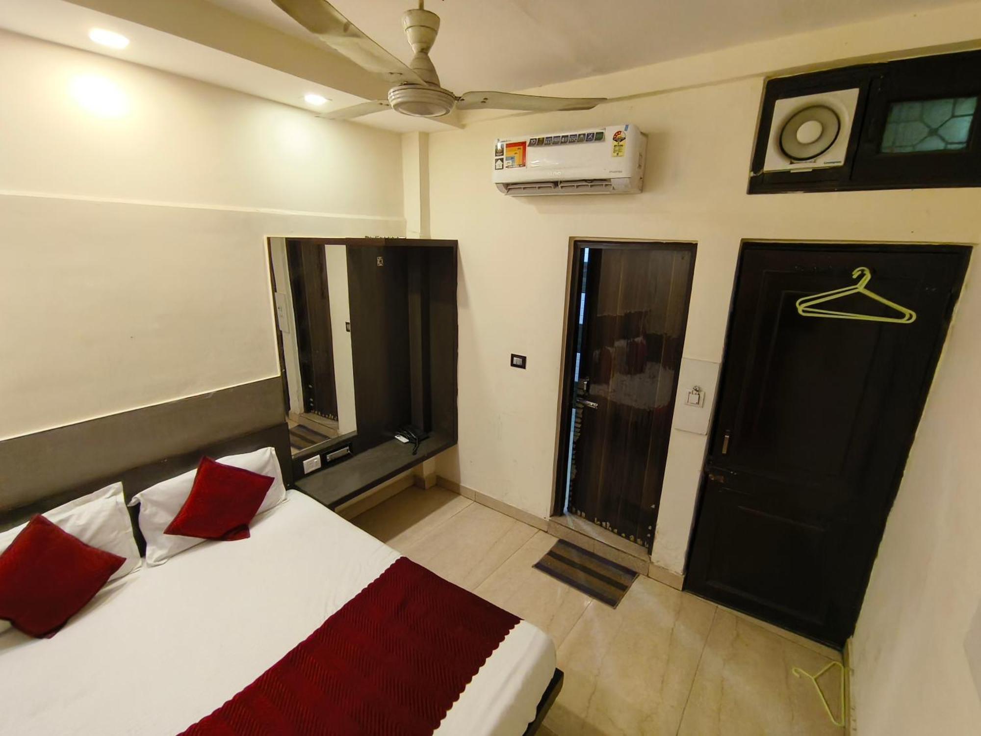 Hotel Hare Krishna Main Bazar Nueva Delhi Exterior foto