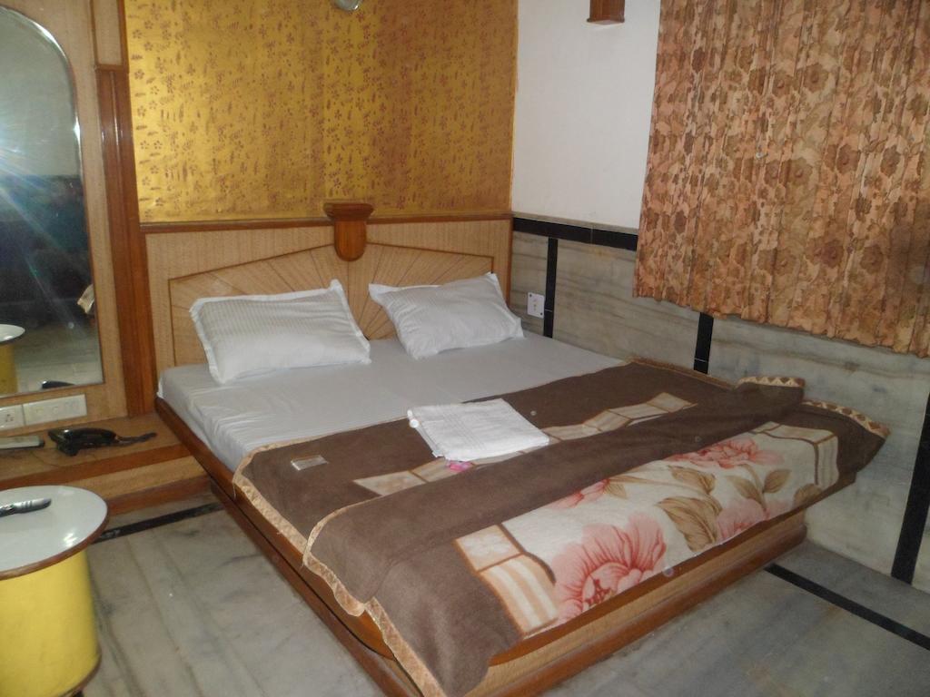 Hotel Hare Krishna Main Bazar Nueva Delhi Habitación foto