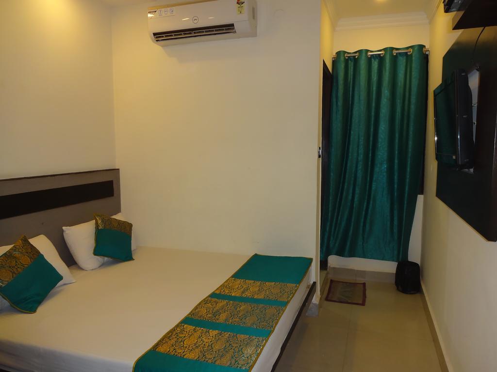 Hotel Hare Krishna Main Bazar Nueva Delhi Exterior foto