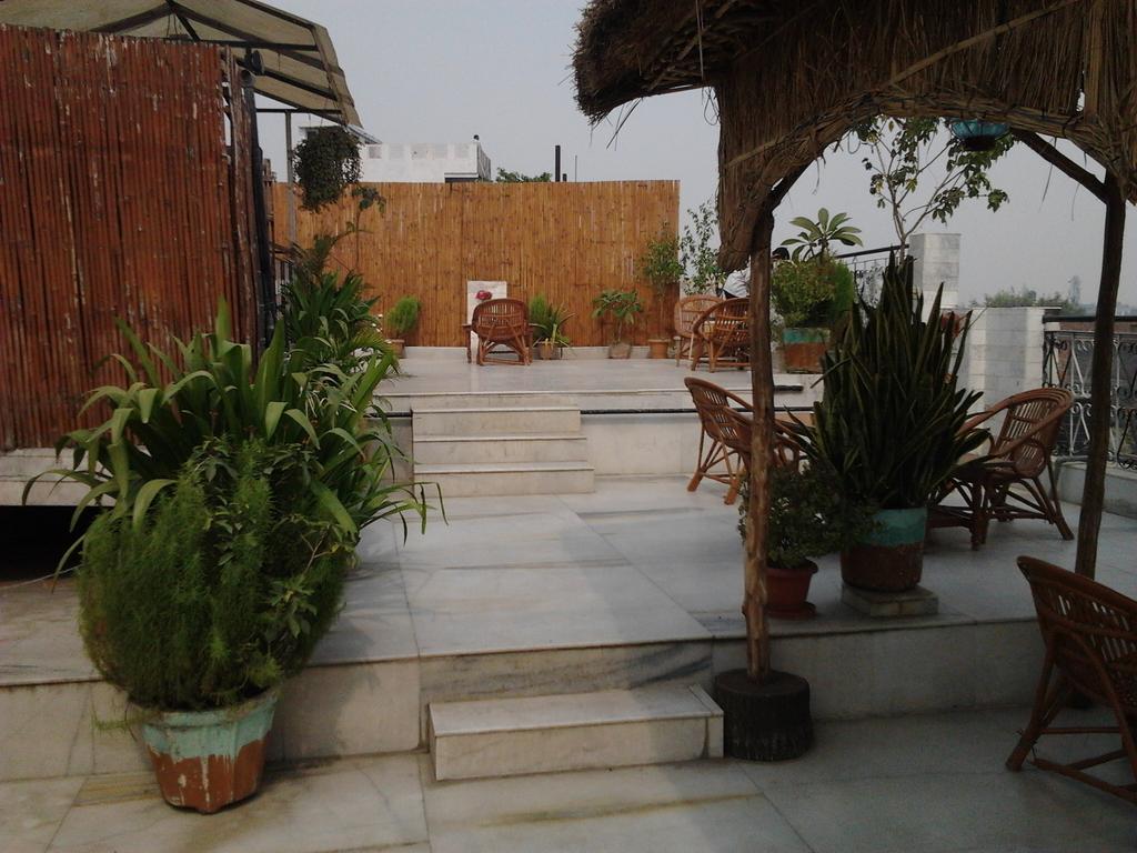 Hotel Hare Krishna Main Bazar Nueva Delhi Exterior foto