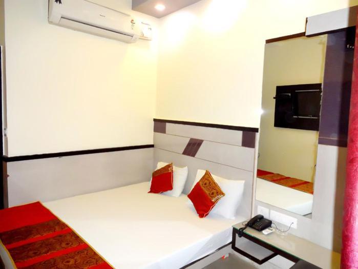 Hotel Hare Krishna Main Bazar Nueva Delhi Exterior foto